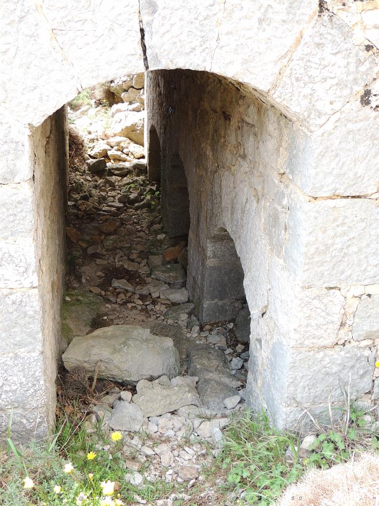 CAUME-12 Les ruines.JPG -           